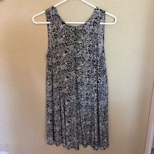 Black and white patterned dress